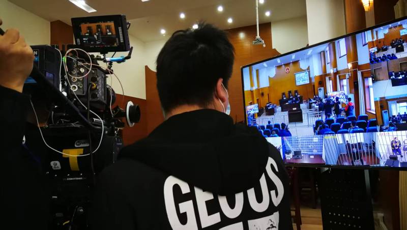 AI生成VS人工创意——萨嘎县广告片拍摄公司的技术浪漫主义实践
